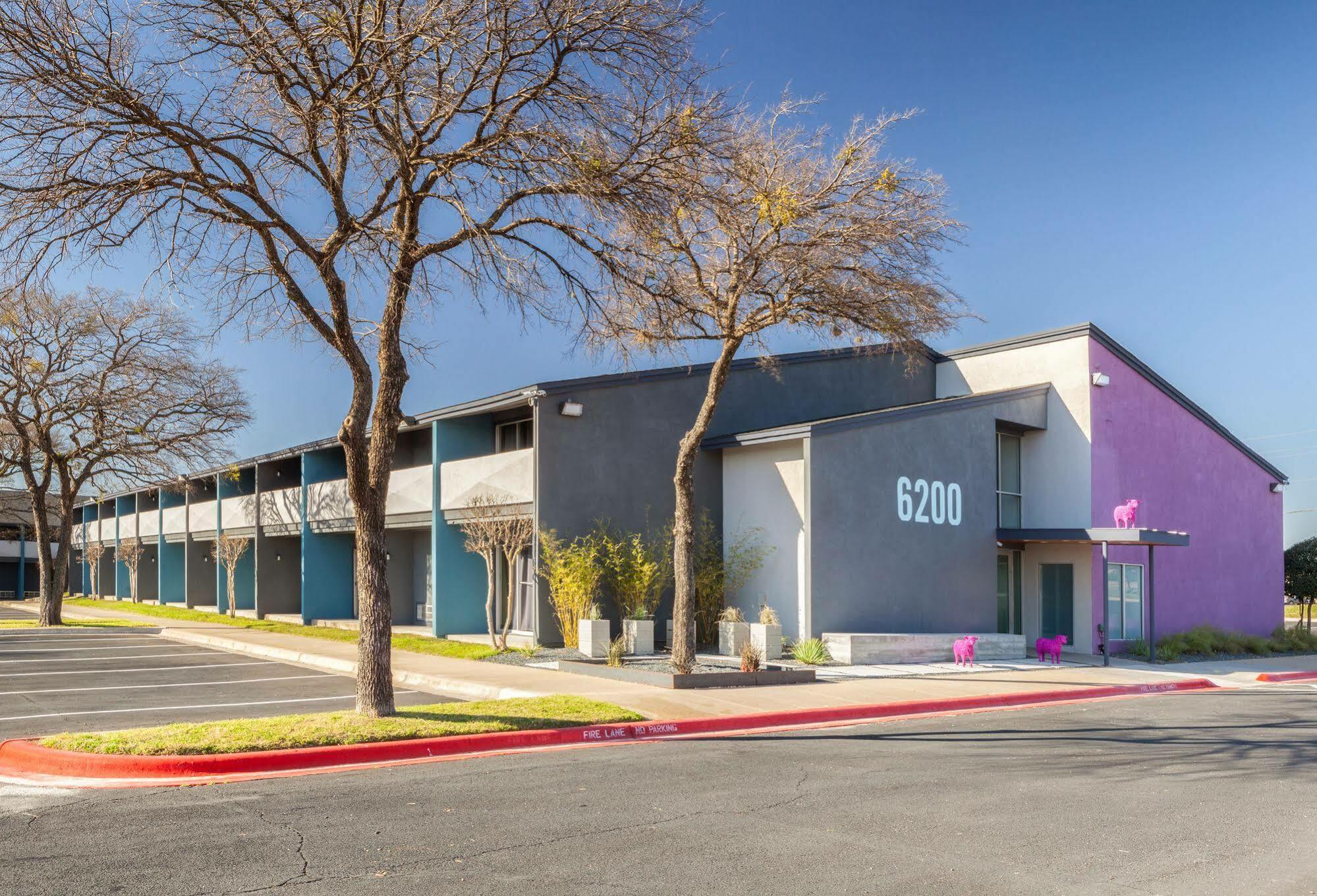 Aae Austin'S Travelodge Exterior photo